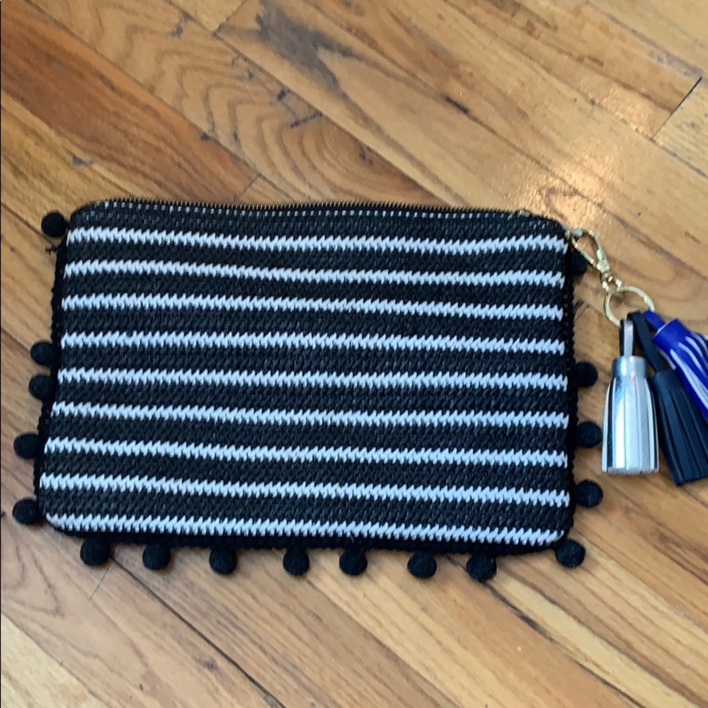 Straw black and white clutch